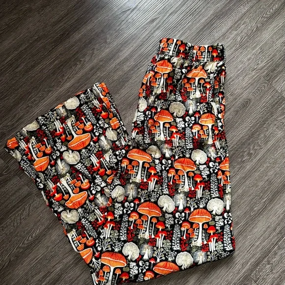 Anthropologie woodland mushroom print - Picture 16 of 16